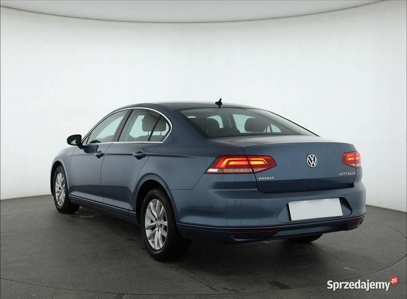 Używany VW Passat 2015 Niebieski Sedan/Limuzyna