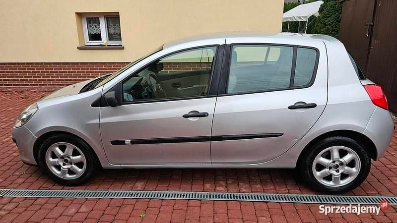 Srebrny Używany 2005 Renault Clio II Hatchback | 11 500 zł (Uczciwa cena) - Obraz 1/4