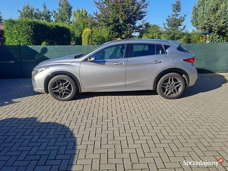 Używany 2018 Infiniti Q30 Hatchback | 78 900 zł - Obraz 1/4