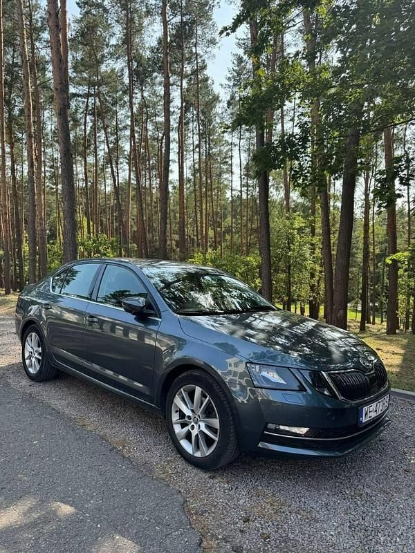 Szary (metalik) Używany 2017 Skoda Octavia Hatchback | 53 000 zł (Uczciwa cena) - Obraz 1/4