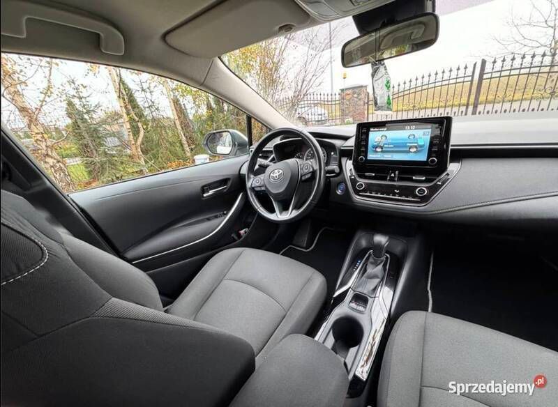 Używany Toyota Corolla 122 KM (89 kW) 2019 Biały Sedan/Limuzyna