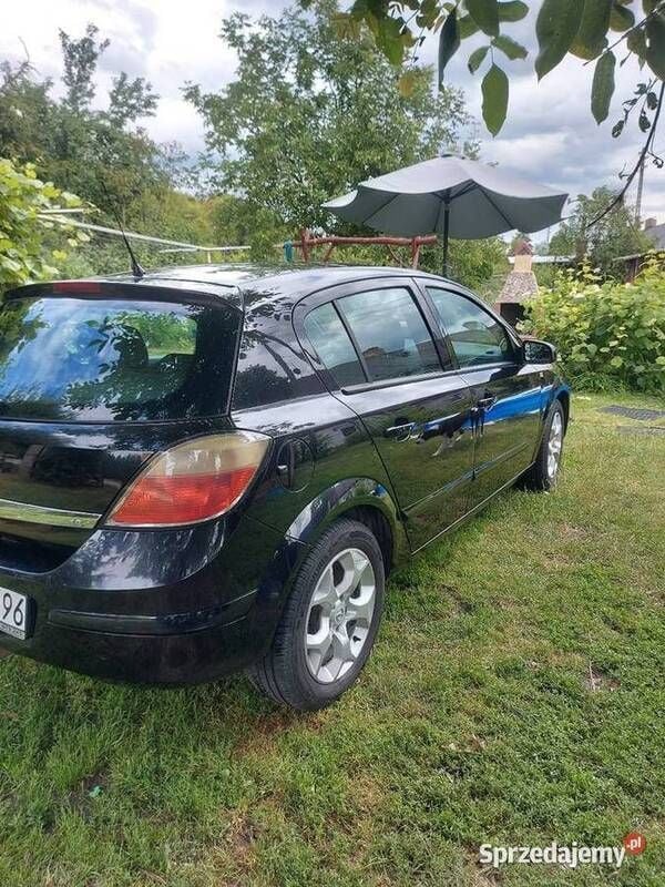 Czarny Używany 2005 Opel Astra Hatchback | 7999 zł (Uczciwa cena) - Obraz 1/2