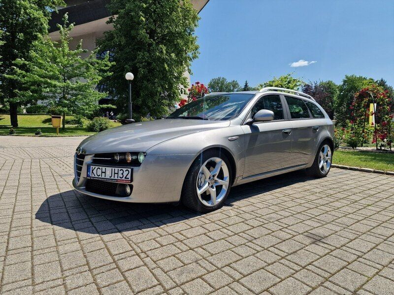 Szary (metalik) Używany 2011 Alfa Romeo 159 Kombi | 20 900 zł - Obraz 1/4