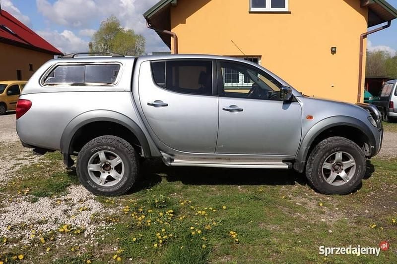 Srebrny Używany 2009 Mitsubishi L200 Pickup | 43 500 zł - Obraz 1/4
