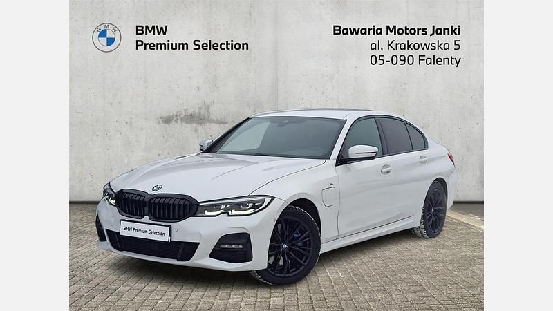 Mineral white metallic metalizowany Używany 2020 BMW 330e Shadowline Sedan/Limuzyna | 134 900 zł (Dobra cena) - Obraz 1/3