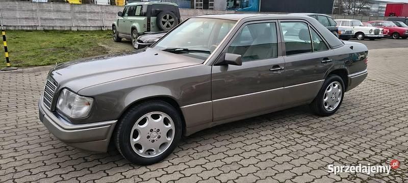 Brązowy Używany 1990 Mercedes E200 Sedan/Limuzyna | 24 900 zł - Obraz 1/4