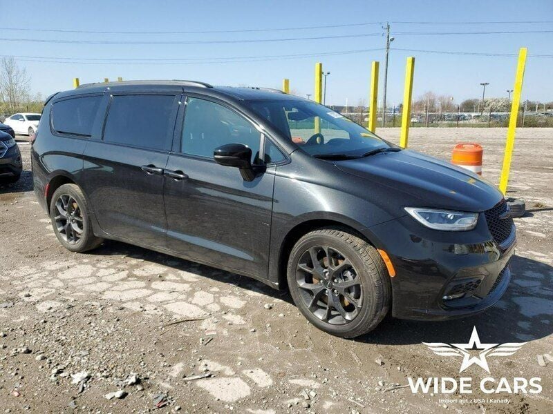 Czarny (metalik) Używany 2021 Chrysler Pacifica SUV | 81 000 zł - Obraz 1/4