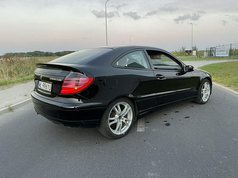 Używany Mercedes C200 163 KM (119 kW) 2002 Czarny Coupe