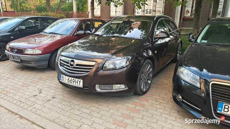 Brązowy Używany 2010 Opel Insignia Kombi | 10 999 zł (Uczciwa cena) - Obraz 1/4