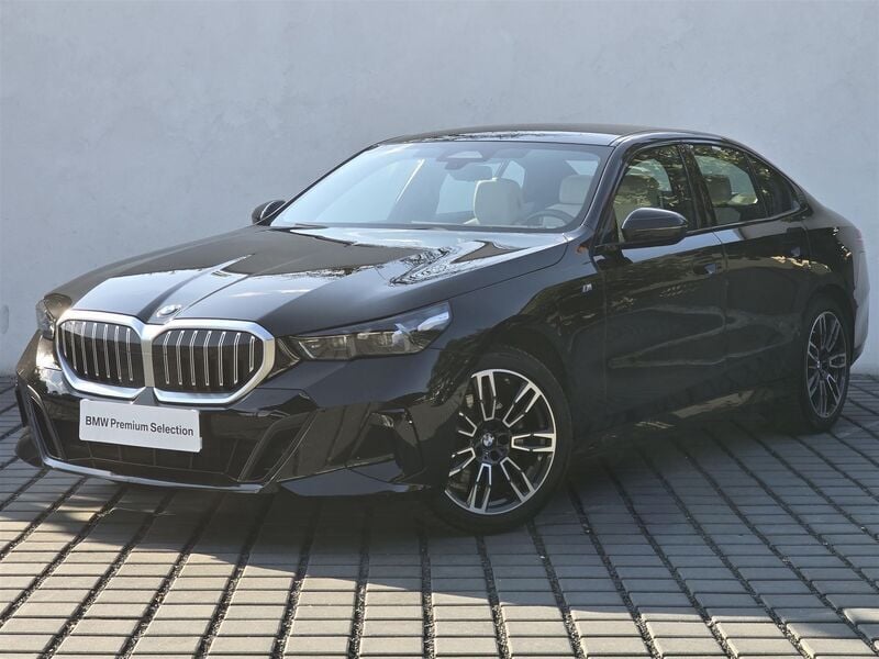 Czarny szafir metalizowany Używany 2023 BMW 520 Shadowline Sedan/Limuzyna | 249 900 zł (Uczciwa cena) - Obraz 1/3