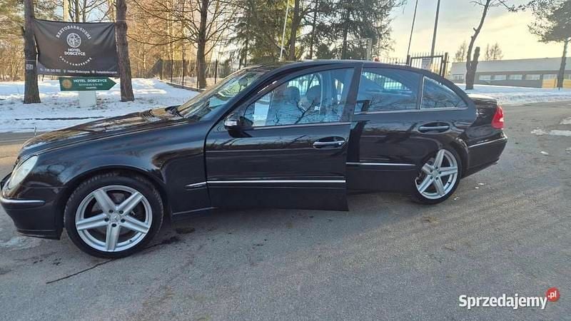 Używany Mercedes E350 2005 Czarny Sedan/Limuzyna
