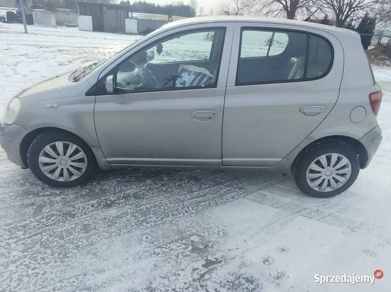 Używany Toyota Yaris 75 KM (55 kW) 2005 Złoty Hatchback