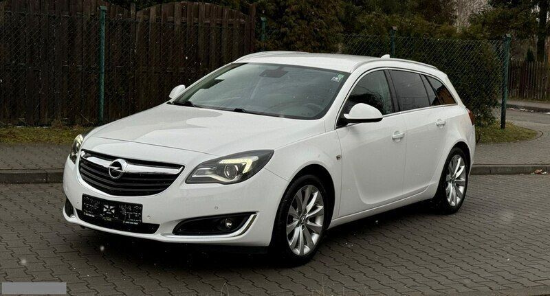 Biały Używany 2016 Opel Insignia Kombi | 40 000 zł (Uczciwa cena) - Obraz 1/4