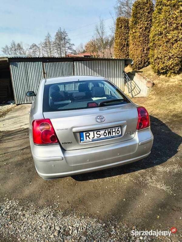 Srebrny Używany 2004 Toyota Avensis Sedan/Limuzyna | 6000 zł (Uczciwa cena) - Obraz 1/4