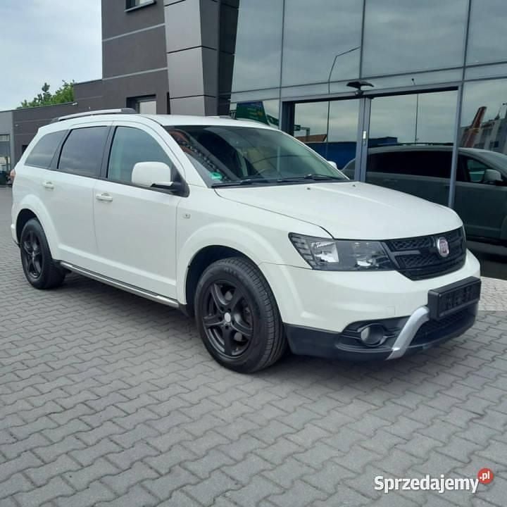 Biały Używany 2015 Fiat Freemont SUV | 52 900 zł (Dość drogi) - Obraz 1/4