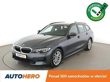 Szary Używany 2021 BMW 320 Advantage Kombi | 95 500 zł (Uczciwa cena) - Obraz 1/3