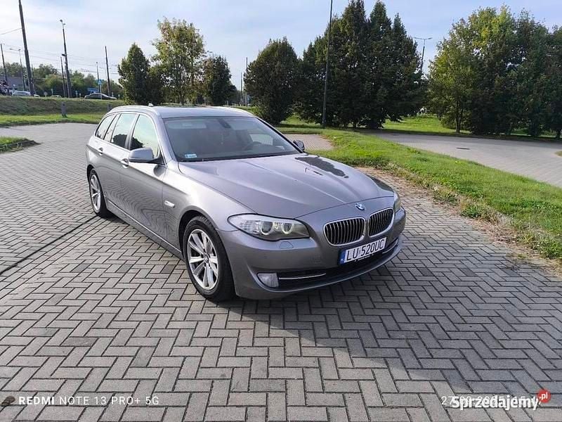 Szary Używany 2011 BMW 520 Kombi | 38 900 zł (Uczciwa cena) - Obraz 1/4