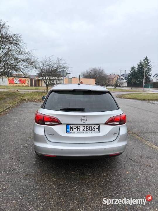 Używany Opel Astra 2017 Srebrny Sedan/Limuzyna
