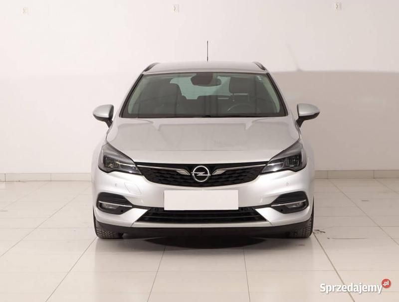 Srebrny Używany 2020 Opel Astra Kombi | 39 999 zł (Uczciwa cena) - Obraz 1/4
