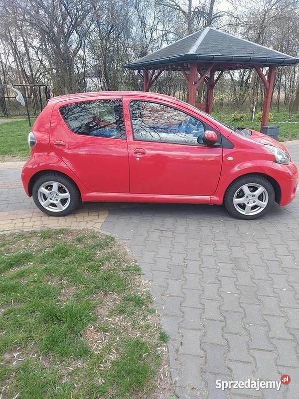 Czerwony Używany 2014 Toyota Aygo Hatchback | 18 500 zł (Super Cena) - Obraz 1/4