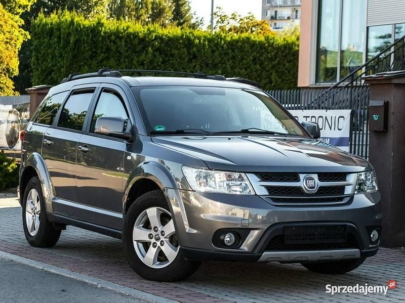 Szary Używany 2012 Fiat Freemont SUV | 29 900 zł (Dobra cena) - Obraz 1/4