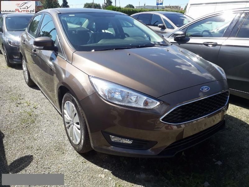 Używany Ford Focus Trend+ 125 KM (91 kW) 2017 Brązowy metalik (metallic) Sedan/Limuzyna