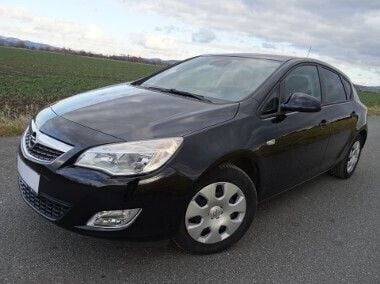 Czarny Używany 2011 Opel Astra Hatchback | 24 900 zł (Uczciwa cena) - Obraz 1/4