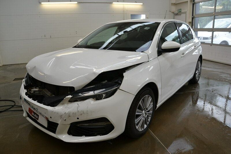 Biały Używany 2018 Peugeot 308 Hatchback | 12 800 zł - Obraz 1/4