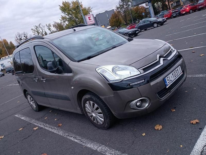 Żółtozłoty Używany 2010 Citroën Berlingo Minivan | 15 900 zł (Super Cena) - Obraz 1/4