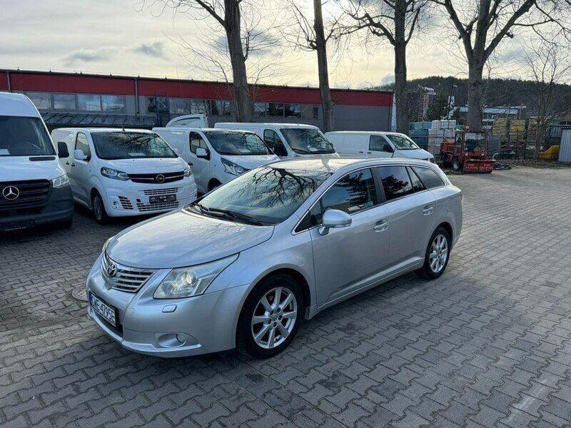 Srebrny (metalik) Używany 2010 Toyota Avensis Kombi | 19 999 zł (Dobra cena) - Obraz 1/4