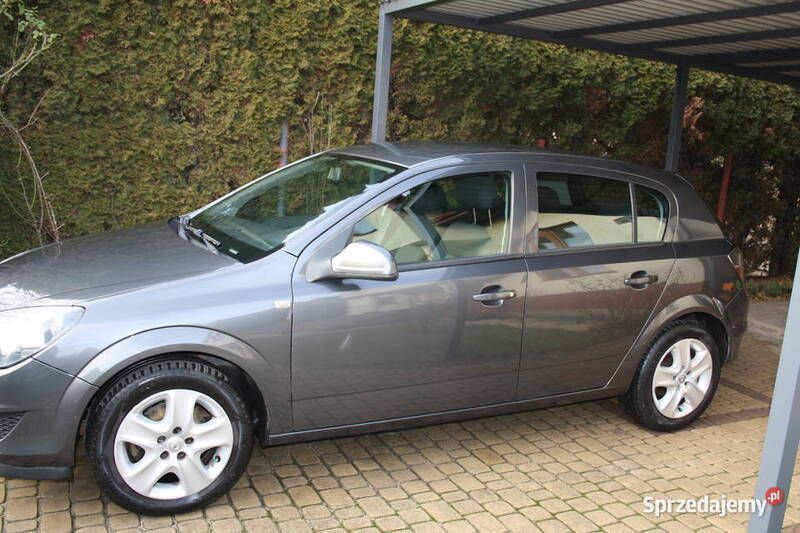 Grafitowy Używany 2011 Opel Astra Hatchback | 15 400 zł (Dobra cena) - Obraz 1/4