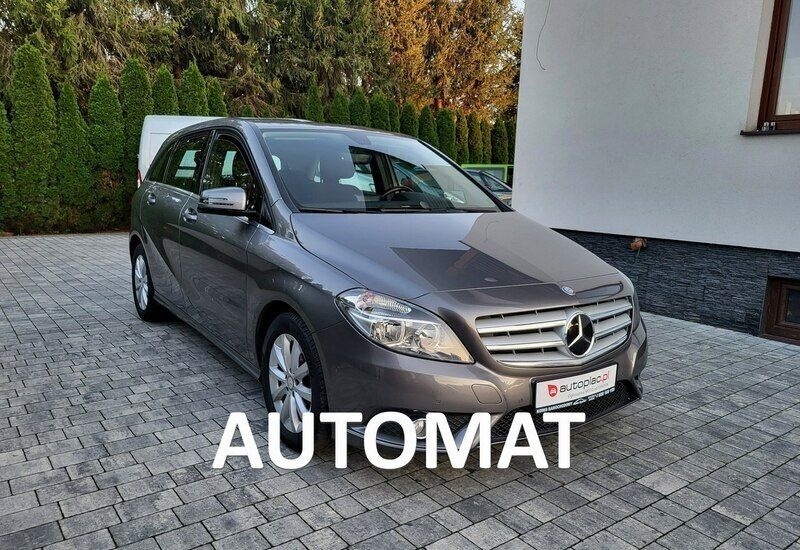 Szary (metalik, perła) Używany 2013 Mercedes B180 Minivan | 39 900 zł (Uczciwa cena) - Obraz 1/4