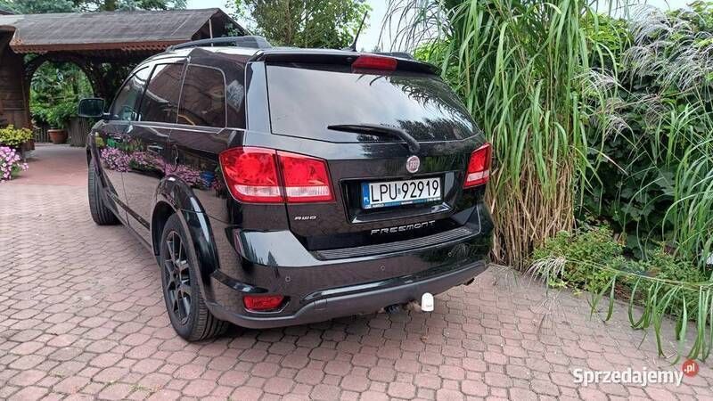 Czarny Używany 2014 Fiat Freemont Black Code SUV | 42 000 zł (Uczciwa cena) - Obraz 1/4