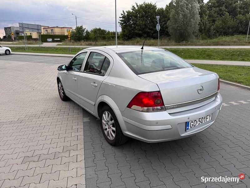 Używany Opel Astra 2009 Szary Sedan/Limuzyna