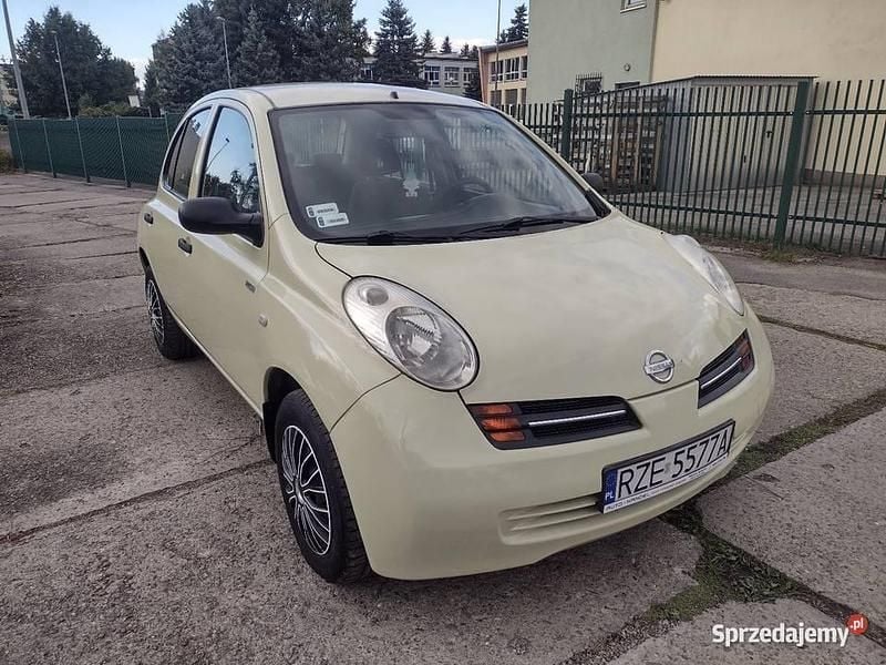 Żółty Używany 2004 Nissan Micra Hatchback | 5400 zł (Uczciwa cena) - Obraz 1/4