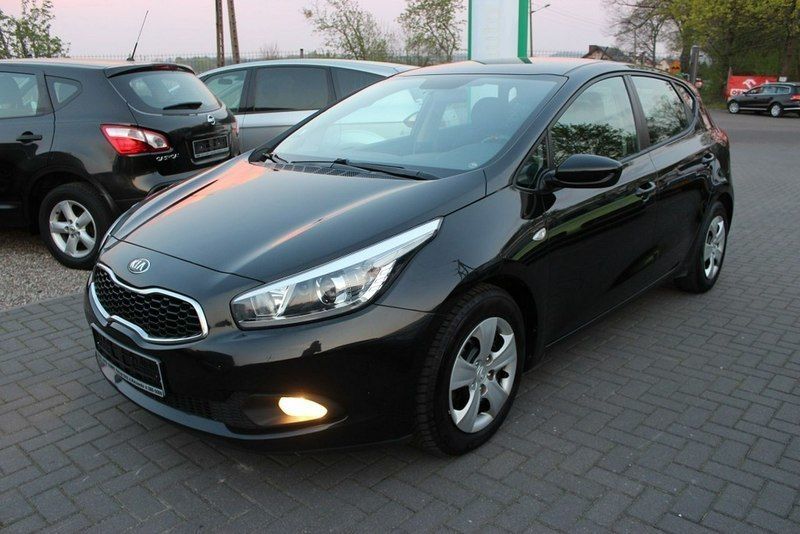 Czarny Używany 2013 Kia Ceed Active Hatchback | 32 300 zł - Obraz 1/4