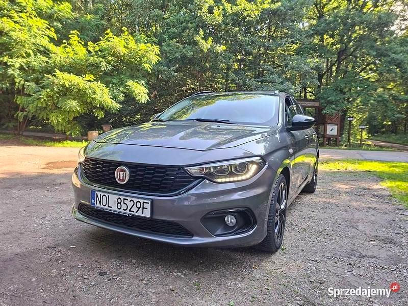 Szary Używany 2017 Fiat Tipo Kombi | 35 000 zł (Dość drogi) - Obraz 1/4
