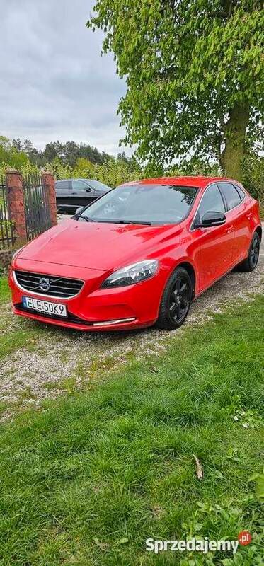 Czerwony Używany 2015 Volvo V40 Kombi | 40 900 zł (Uczciwa cena) - Obraz 1/4