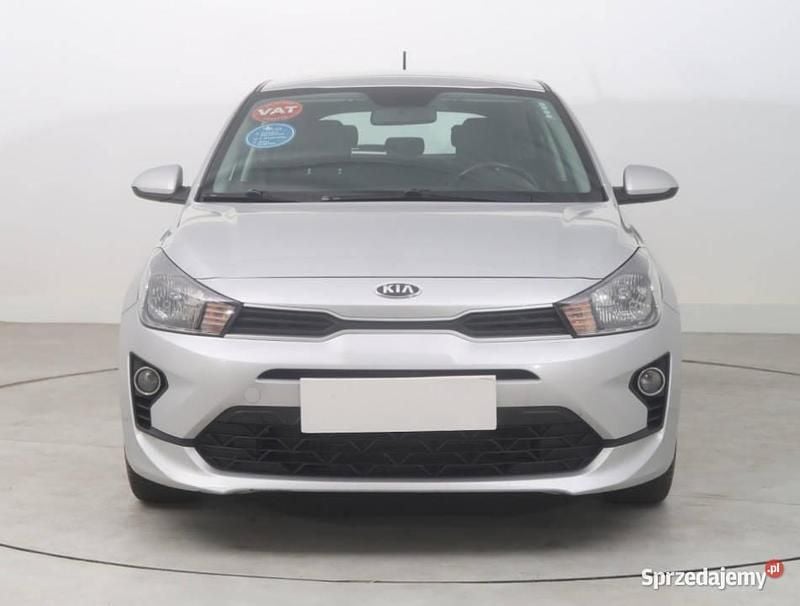 Używany Kia Rio 84 KM (61 kW) 2021 Srebrny Hatchback