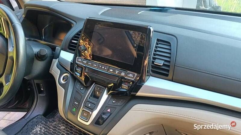 Używany Honda Odyssey 280 KM (205 kW) 2018 Bordowy Minivan