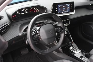 Używany Peugeot 2008 Allure 130 KM (95 kW) 2021 Niebieski SUV