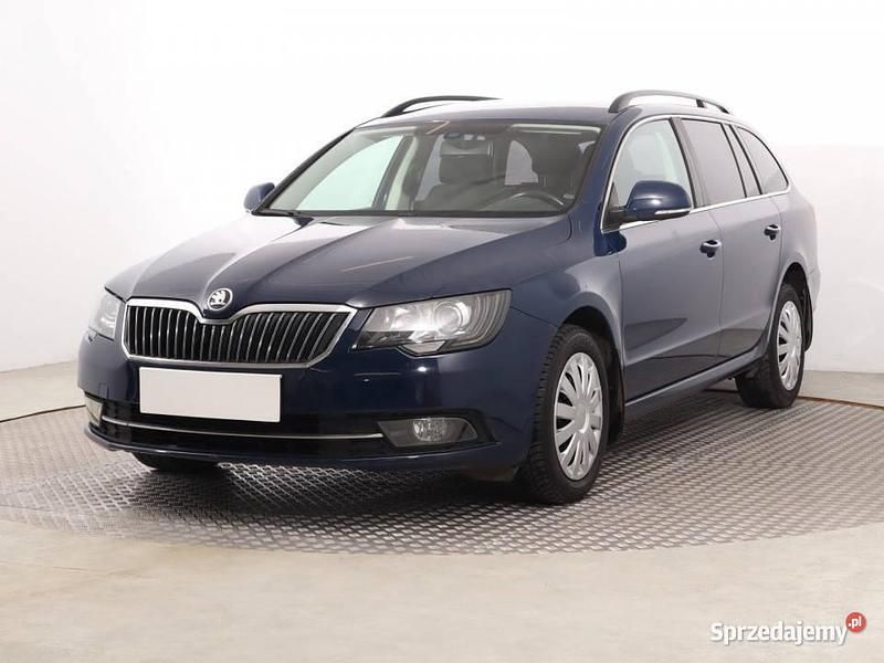 Używany Skoda Superb 2013 Niebieski Kombi
