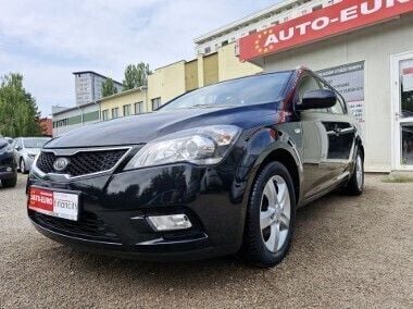 Używany Kia Ceed 115 KM (84 kW) 2013 Czarny Hatchback