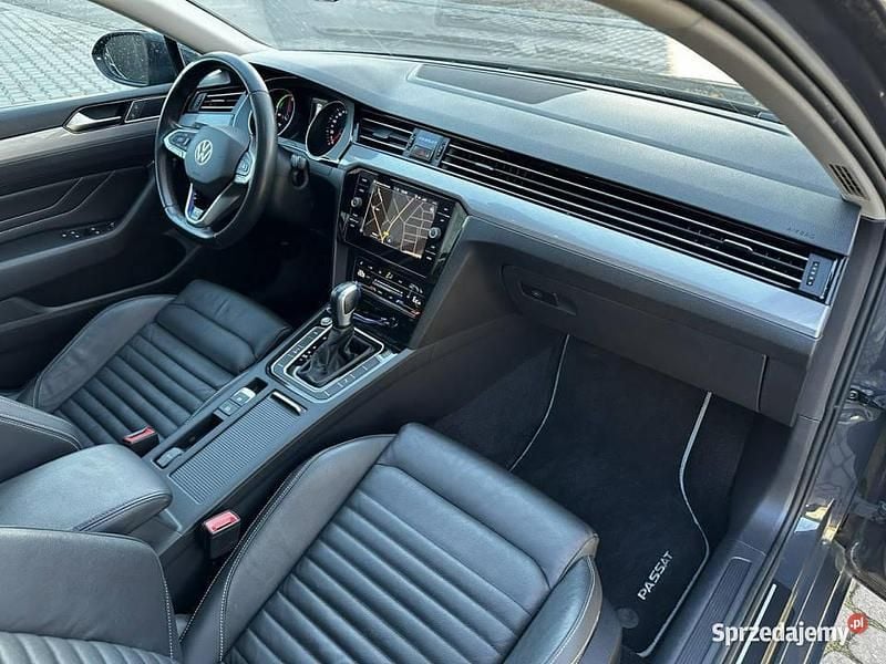 Szary Używany 2021 VW Passat GTE Kombi | 85 000 zł - Obraz 1/4