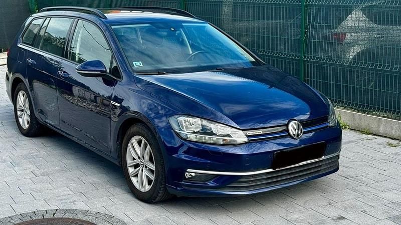 Inny (metalik) Używany 2018 VW Golf VII Kombi | 46 900 zł (Super Cena) - Obraz 1/4