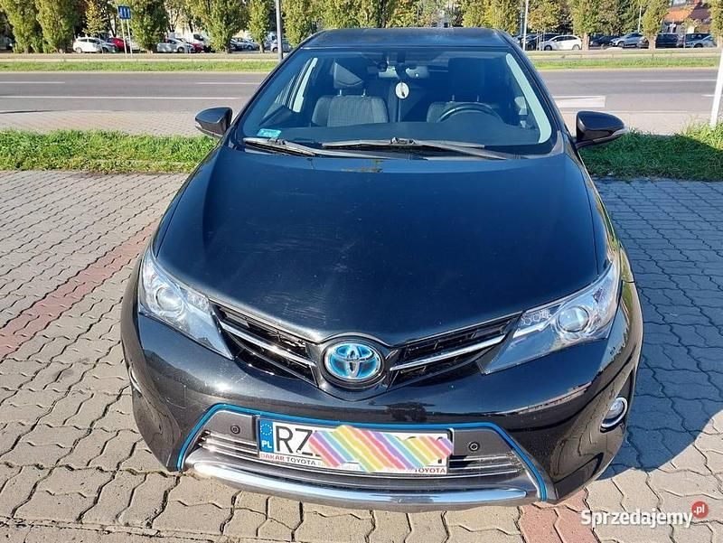 Używany Toyota Auris Hybrid Edition 2014 Czarny Hatchback
