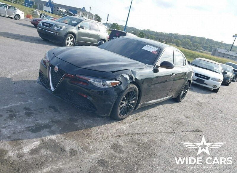 Czarny (metalik) Używany 2021 Alfa Romeo Giulia Ti Sedan/Limuzyna | 57 100 zł - Obraz 1/4
