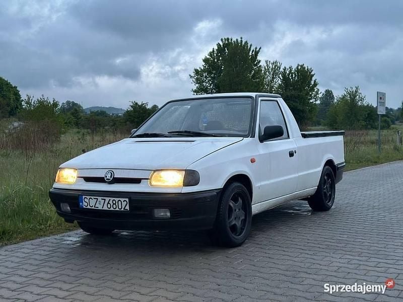 Biały Używany 2000 Skoda Felicia Pickup | 10 000 zł - Obraz 1/4