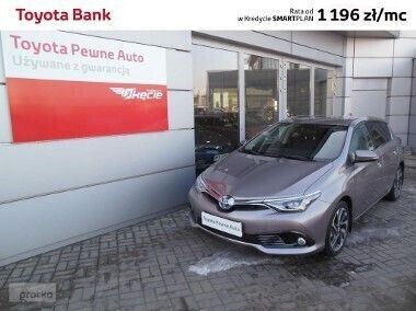 Beżowy Używany 2015 Toyota Auris Hybrid Hatchback | 79 000 zł - Obraz 1/4
