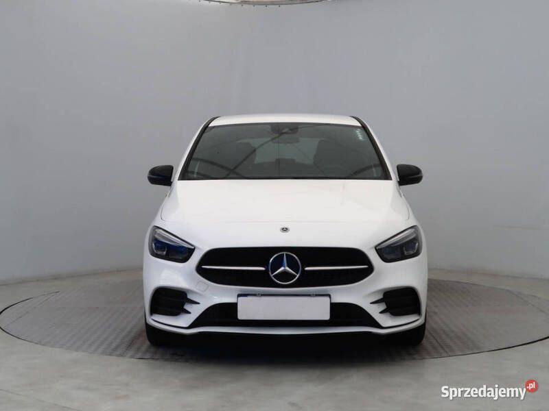 Biały Używany 2020 Mercedes B250e Minivan | 100 000 zł - Obraz 1/4